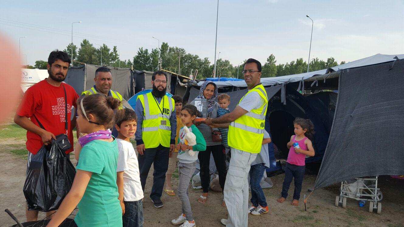 Mr Ali supporting families at a refugee camp